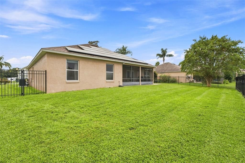 For Sale: $400,000 (4 beds, 2 baths, 2000 Square Feet)