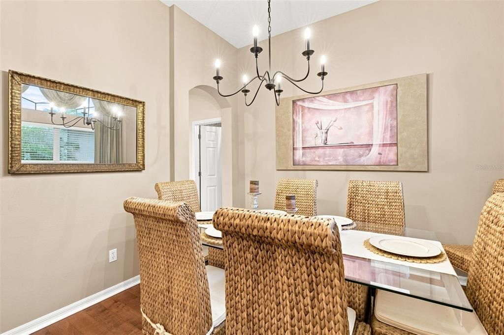 For Sale: $400,000 (4 beds, 2 baths, 2000 Square Feet)