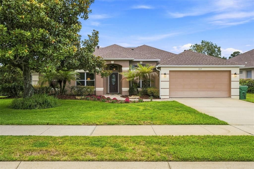 For Sale: $400,000 (4 beds, 2 baths, 2000 Square Feet)