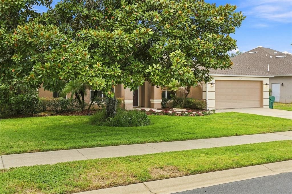 For Sale: $400,000 (4 beds, 2 baths, 2000 Square Feet)