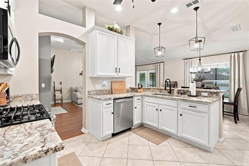 For Sale: $400,000 (4 beds, 2 baths, 2000 Square Feet)