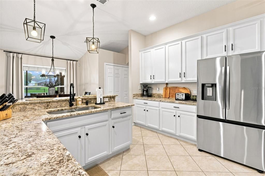 For Sale: $400,000 (4 beds, 2 baths, 2000 Square Feet)