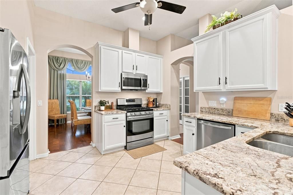 For Sale: $400,000 (4 beds, 2 baths, 2000 Square Feet)