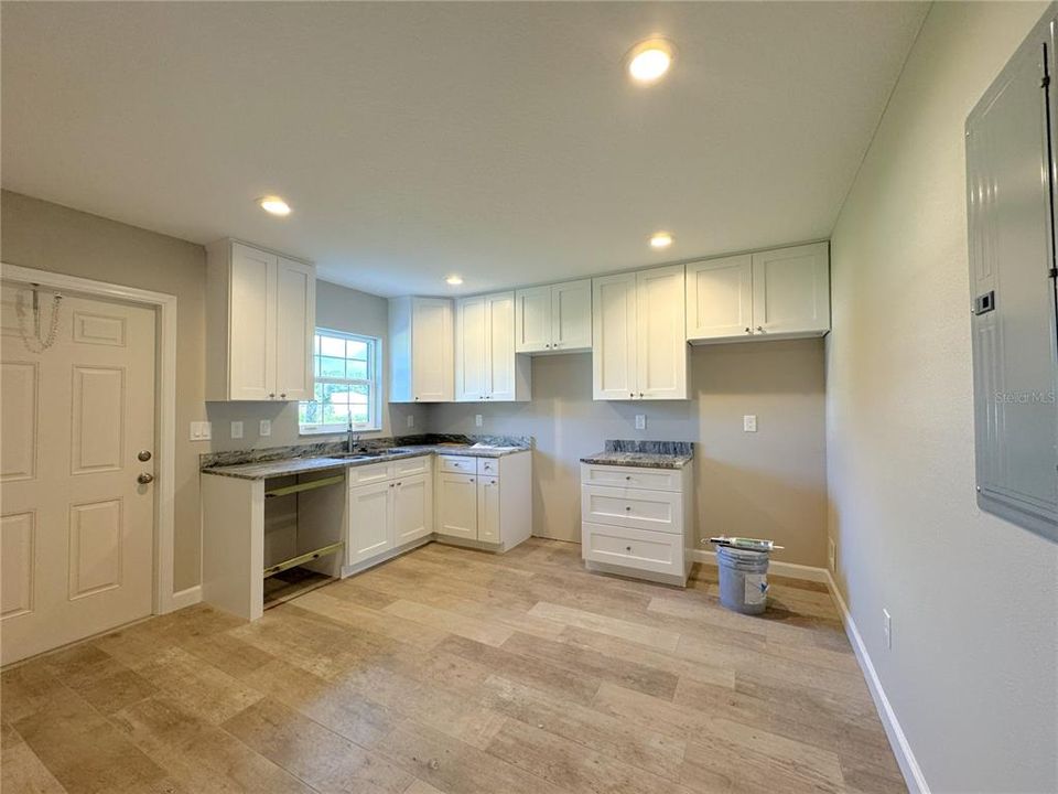For Rent: $1,500 (2 beds, 2 baths, 930 Square Feet)