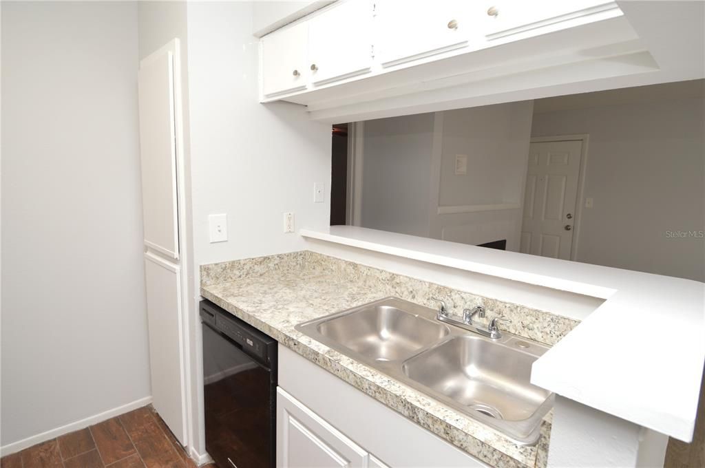 For Rent: $1,600 (2 beds, 2 baths, 1007 Square Feet)