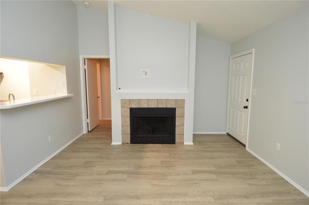 For Rent: $1,600 (2 beds, 2 baths, 1007 Square Feet)