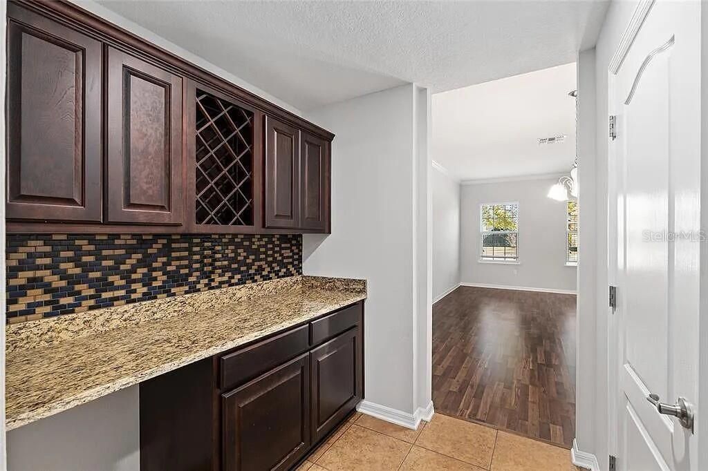 For Sale: $499,999 (6 beds, 4 baths, 3894 Square Feet)