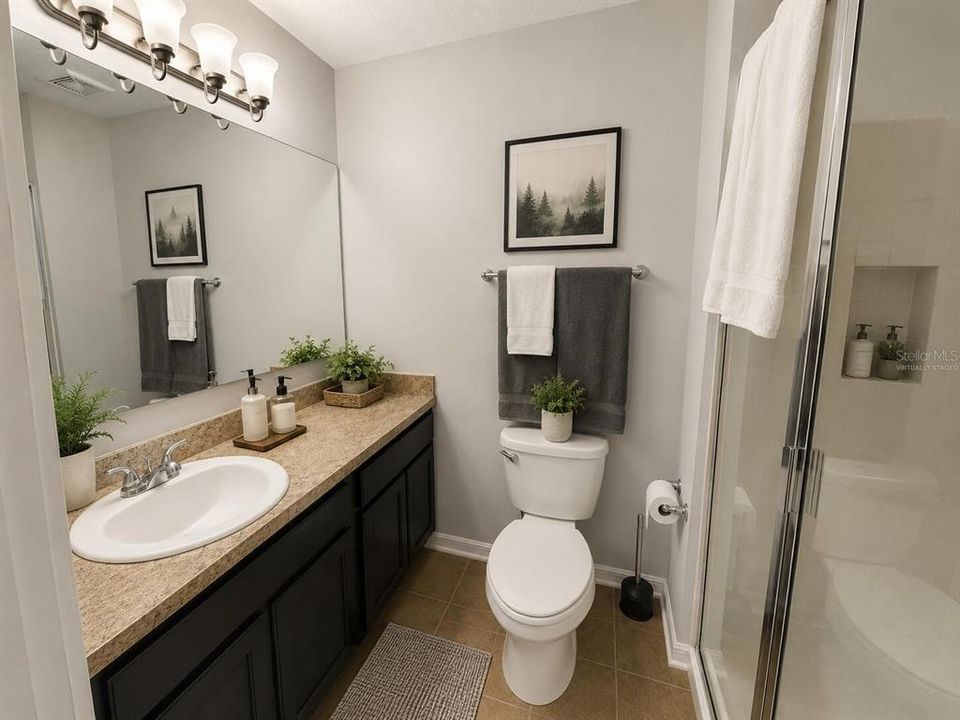 For Sale: $499,999 (6 beds, 4 baths, 3894 Square Feet)