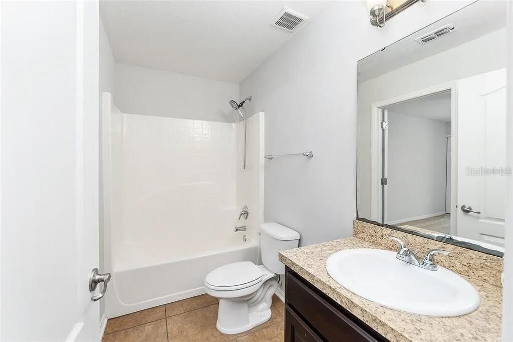 For Sale: $499,999 (6 beds, 4 baths, 3894 Square Feet)