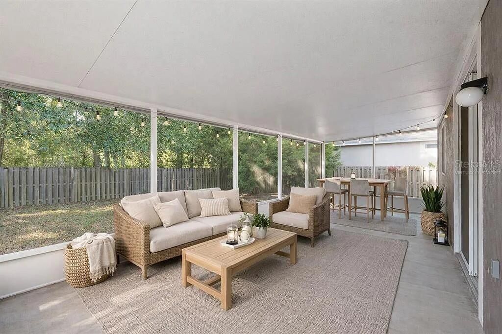For Sale: $499,999 (6 beds, 4 baths, 3894 Square Feet)
