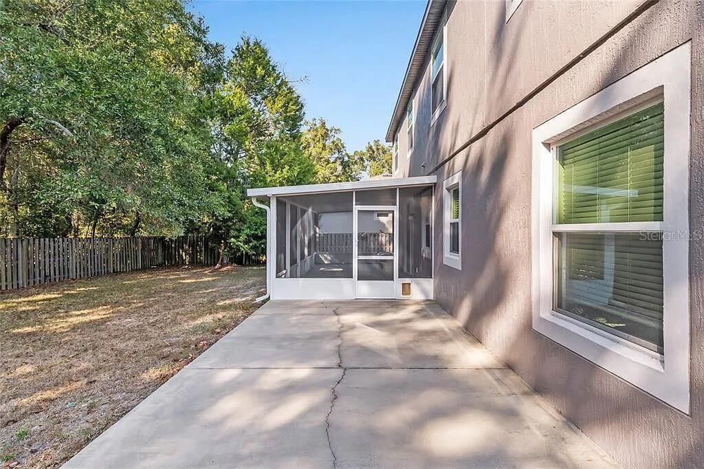 For Sale: $499,999 (6 beds, 4 baths, 3894 Square Feet)