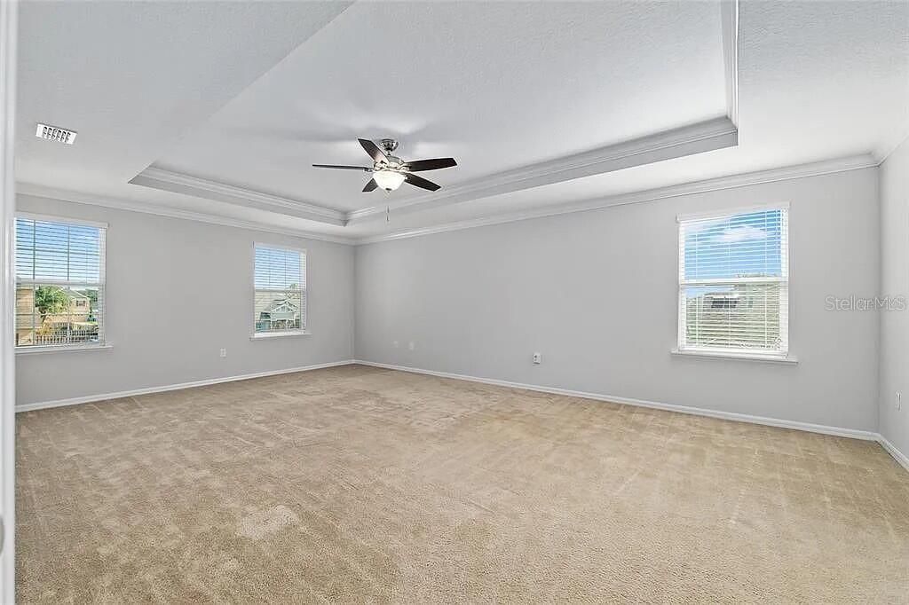 For Sale: $499,999 (6 beds, 4 baths, 3894 Square Feet)