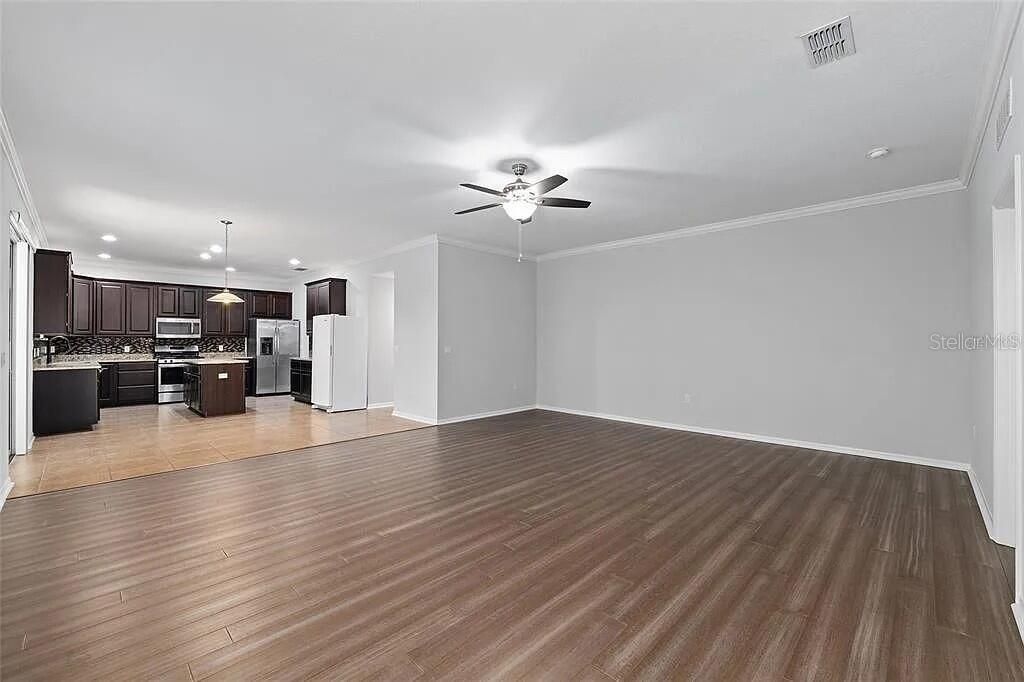 For Sale: $499,999 (6 beds, 4 baths, 3894 Square Feet)