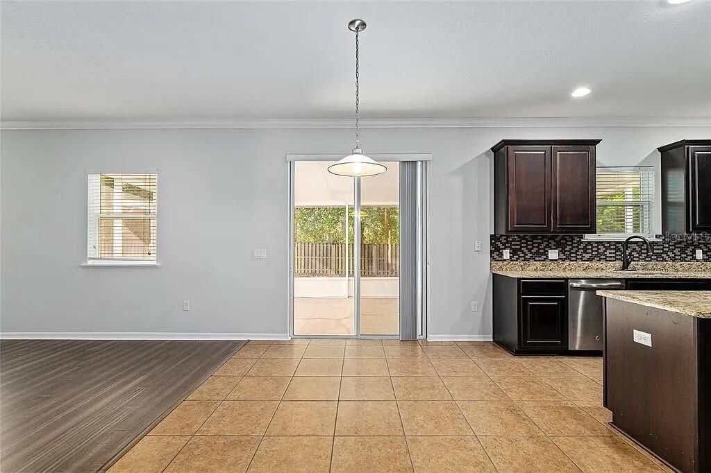For Sale: $499,999 (6 beds, 4 baths, 3894 Square Feet)