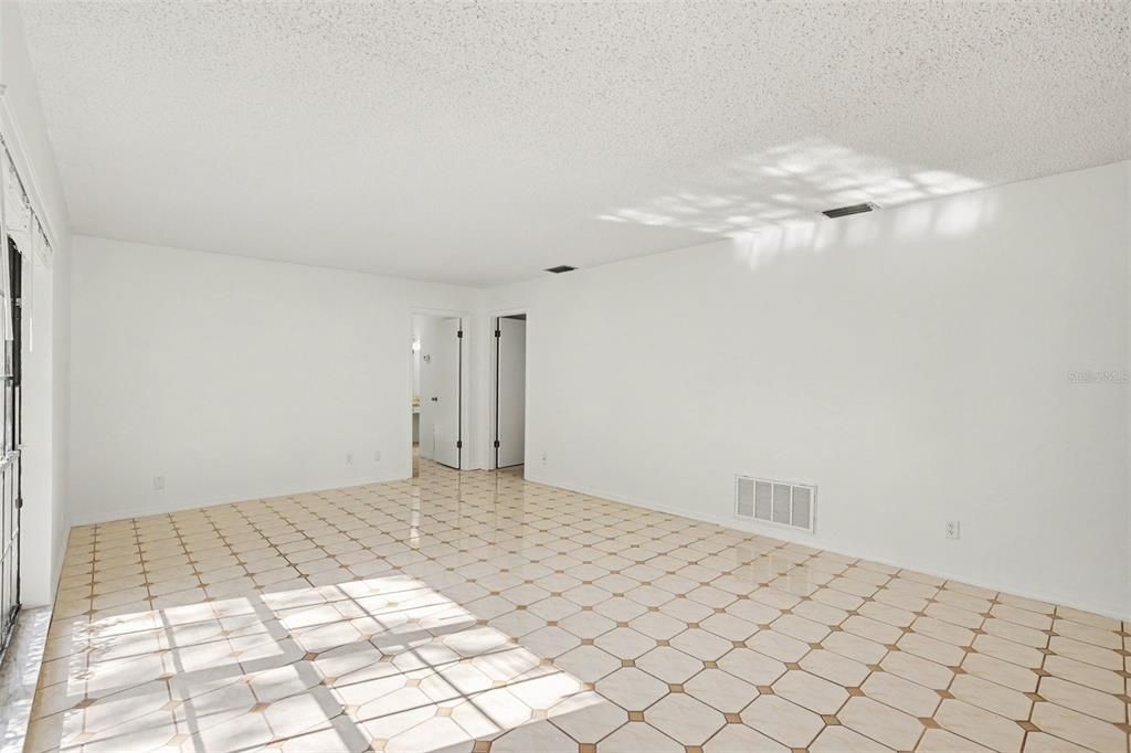 For Rent: $3,400 (4 beds, 2 baths, 2405 Square Feet)