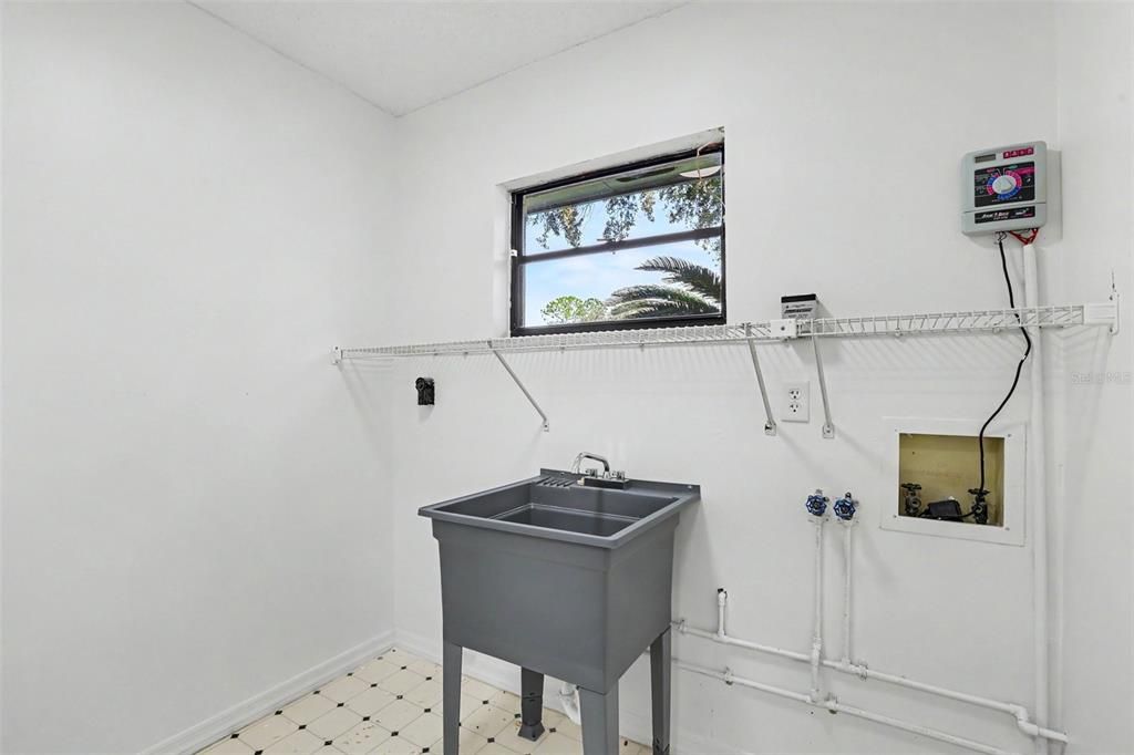 For Rent: $3,400 (4 beds, 2 baths, 2405 Square Feet)