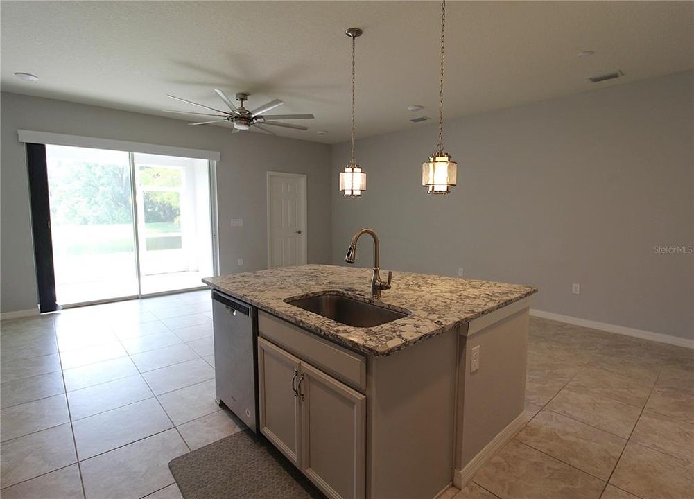 For Rent: $2,500 (3 beds, 2 baths, 1852 Square Feet)
