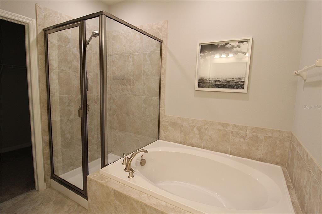 For Rent: $2,500 (3 beds, 2 baths, 1852 Square Feet)