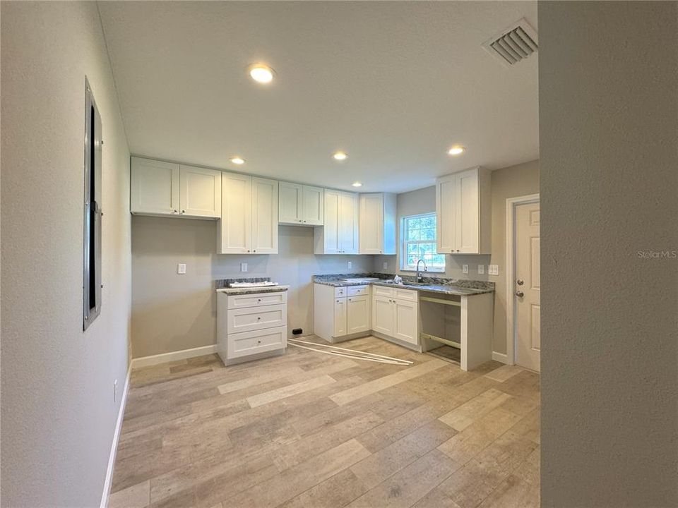 For Rent: $1,500 (2 beds, 2 baths, 930 Square Feet)
