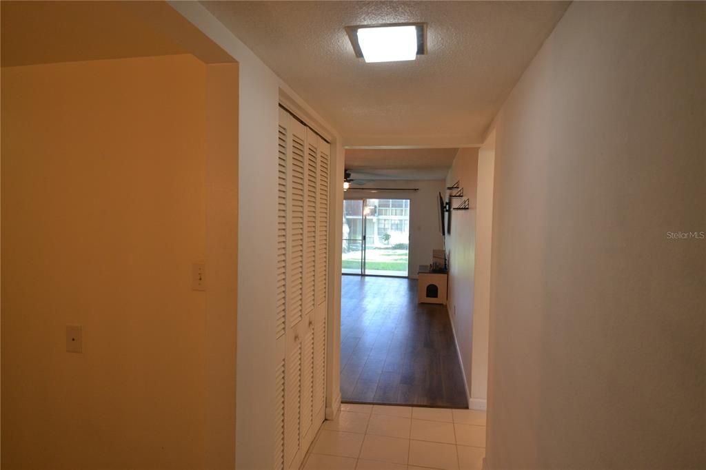 For Rent: $1,800 (1 beds, 1 baths, 690 Square Feet)