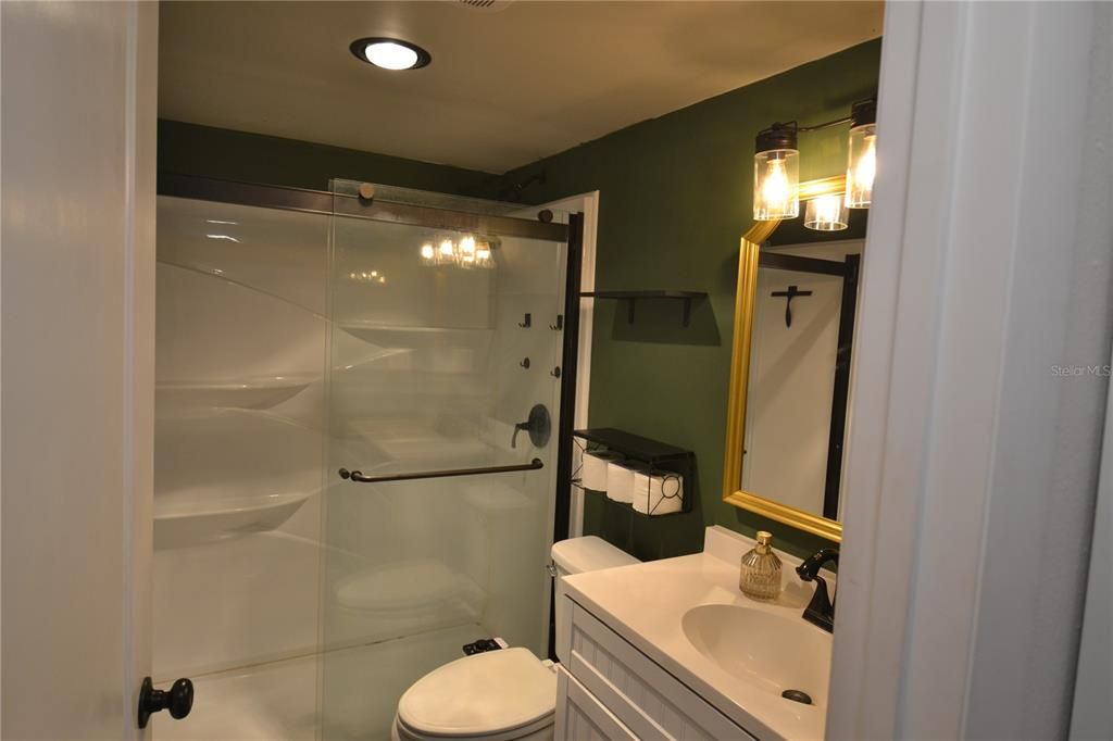 For Rent: $1,800 (1 beds, 1 baths, 690 Square Feet)
