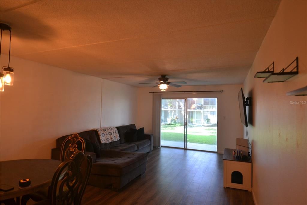 For Rent: $1,800 (1 beds, 1 baths, 690 Square Feet)