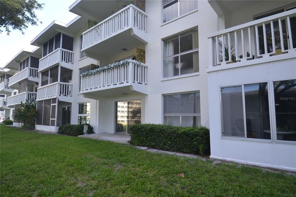 For Rent: $1,800 (1 beds, 1 baths, 690 Square Feet)