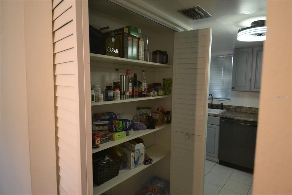 For Rent: $1,800 (1 beds, 1 baths, 690 Square Feet)