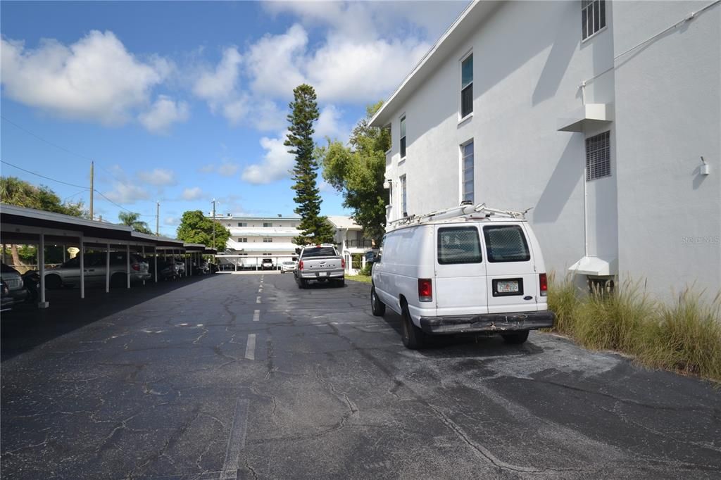 For Rent: $1,800 (1 beds, 1 baths, 690 Square Feet)