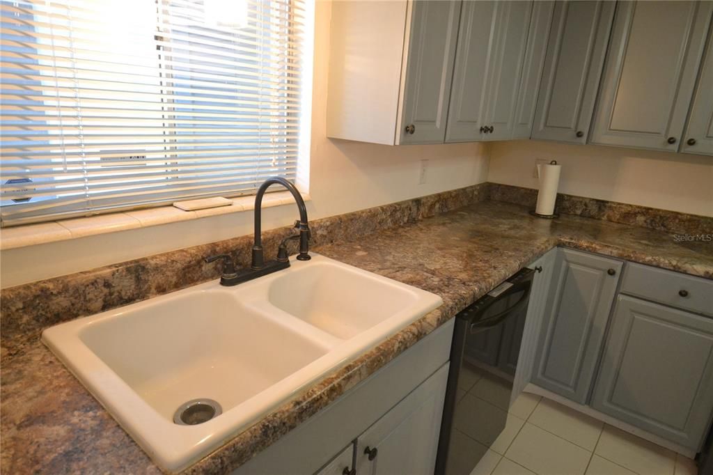 For Rent: $1,800 (1 beds, 1 baths, 690 Square Feet)
