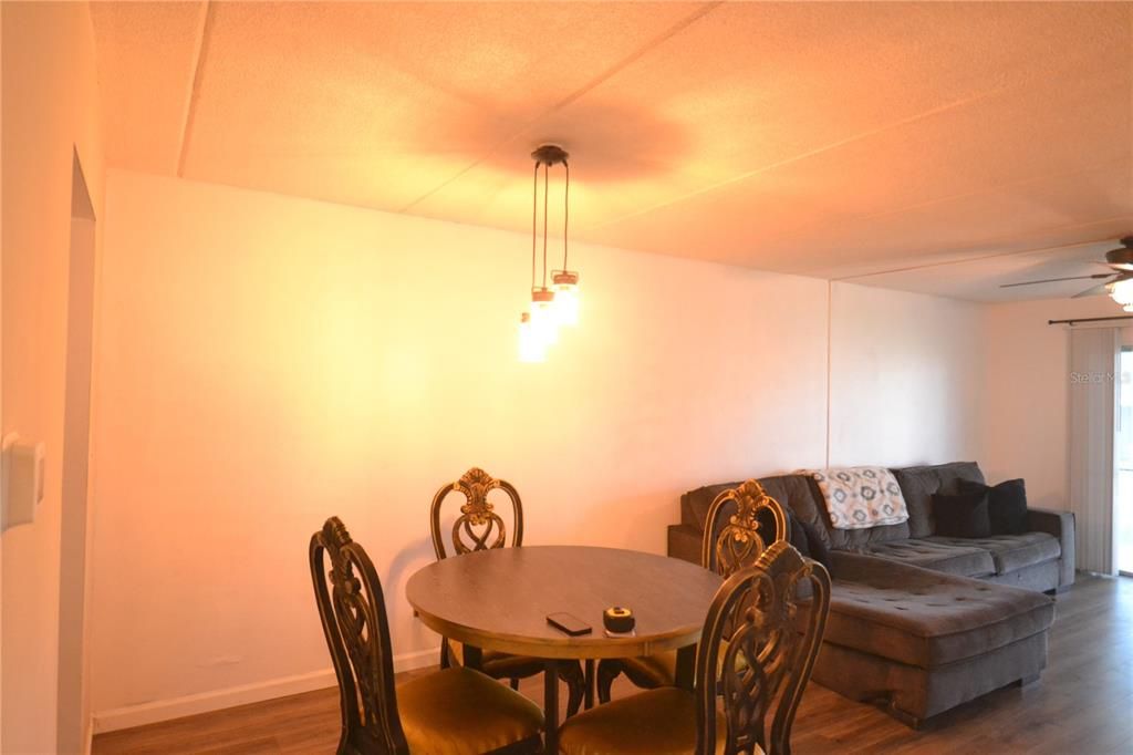 For Rent: $1,800 (1 beds, 1 baths, 690 Square Feet)