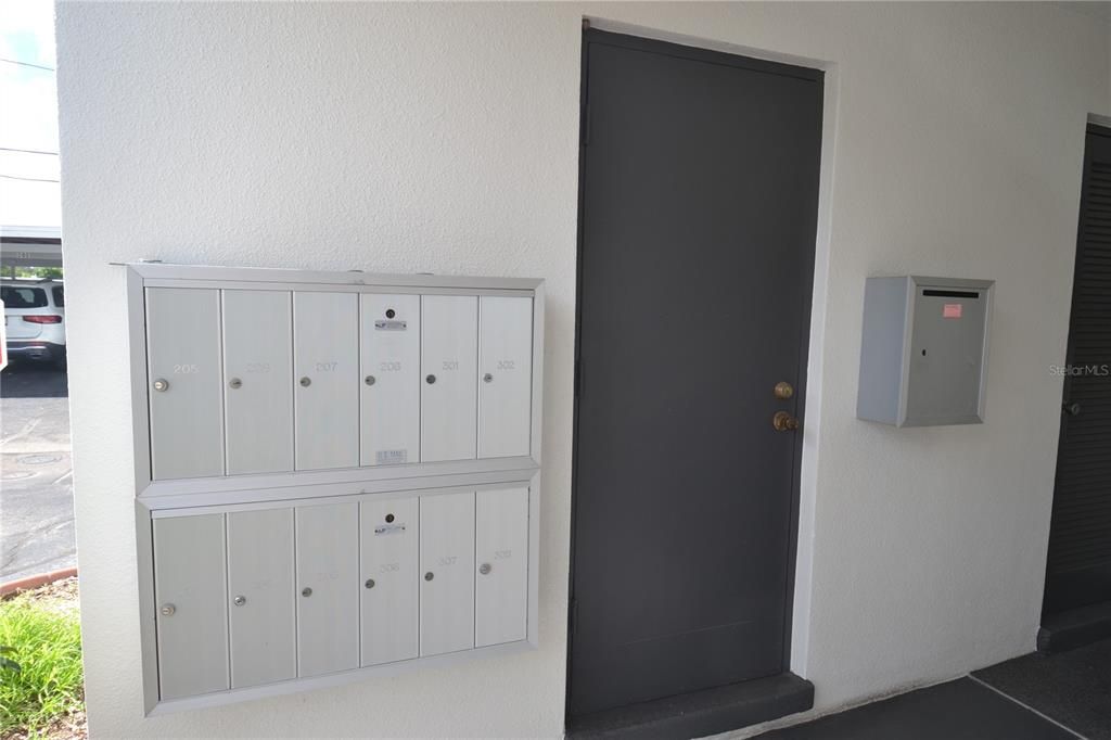 For Rent: $1,800 (1 beds, 1 baths, 690 Square Feet)