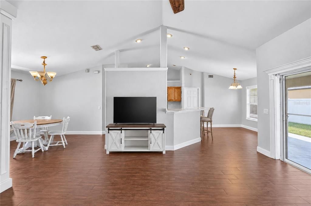 For Sale: $359,900 (3 beds, 2 baths, 1822 Square Feet)