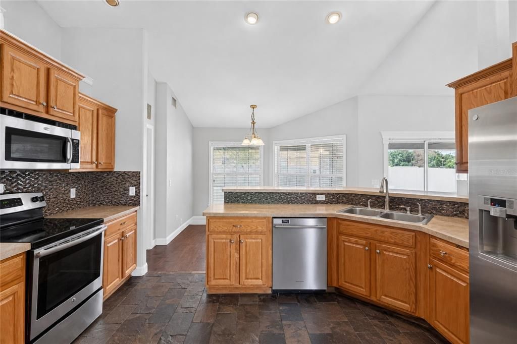 For Sale: $359,900 (3 beds, 2 baths, 1822 Square Feet)