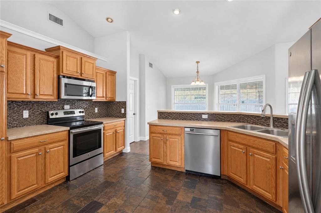 For Sale: $359,900 (3 beds, 2 baths, 1822 Square Feet)