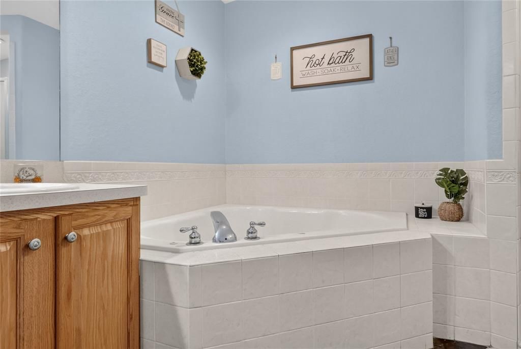 For Sale: $359,900 (3 beds, 2 baths, 1822 Square Feet)