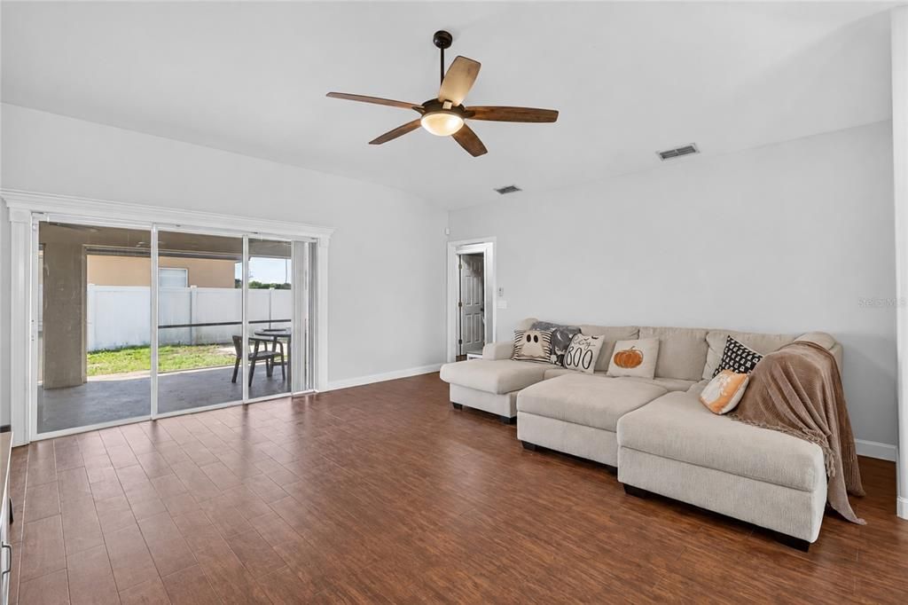 For Sale: $359,900 (3 beds, 2 baths, 1822 Square Feet)