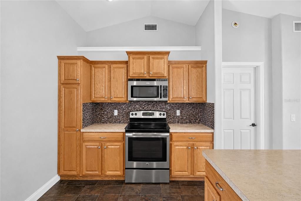 For Sale: $359,900 (3 beds, 2 baths, 1822 Square Feet)
