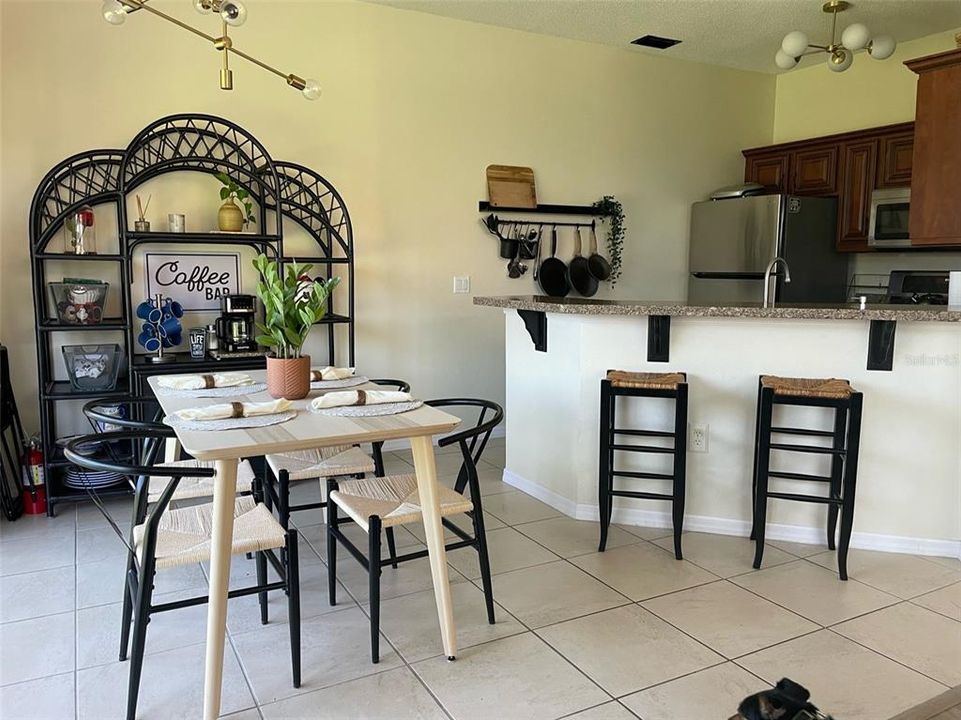 En Renta: $2,500 (4 camas, 3 baños, 1645 Pies cuadrados)