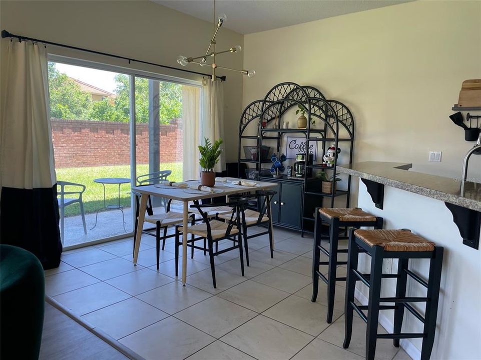 En Renta: $2,500 (4 camas, 3 baños, 1645 Pies cuadrados)
