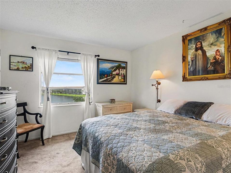 For Sale: $99,000 (2 beds, 1 baths, 912 Square Feet)