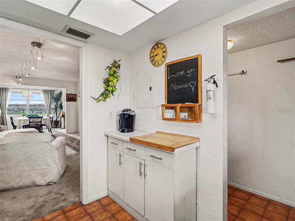 For Sale: $99,000 (2 beds, 1 baths, 912 Square Feet)
