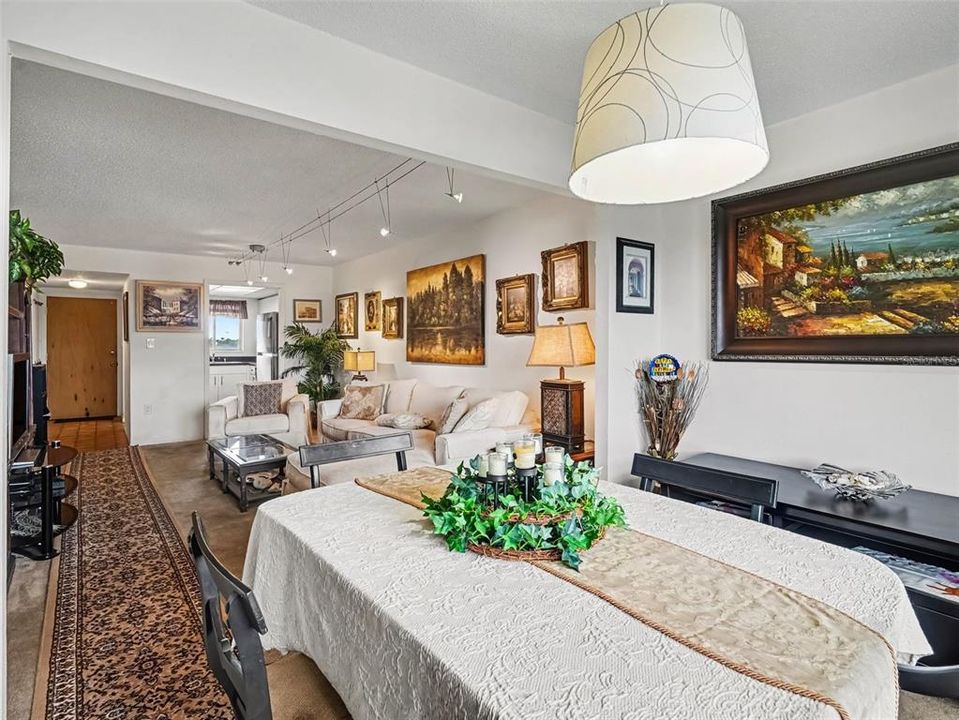 For Sale: $99,000 (2 beds, 1 baths, 912 Square Feet)