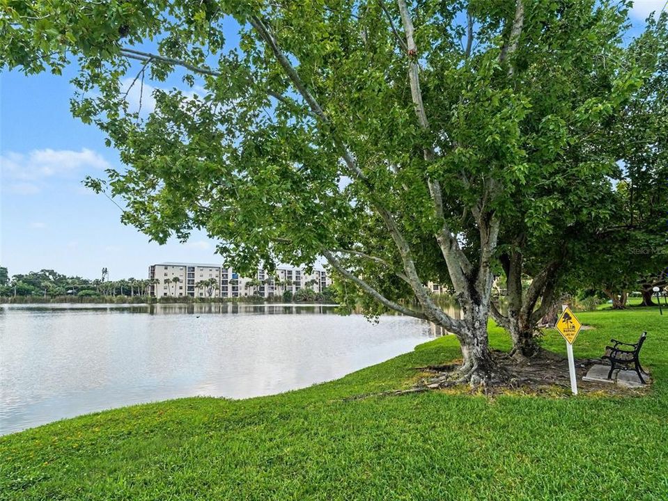 For Sale: $99,000 (2 beds, 1 baths, 912 Square Feet)
