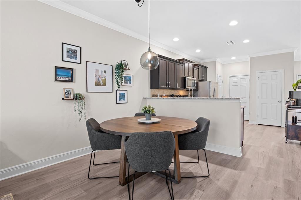На продажу: $224,999 (2 спален, 2 ванн, 1496 Квадратных фут)