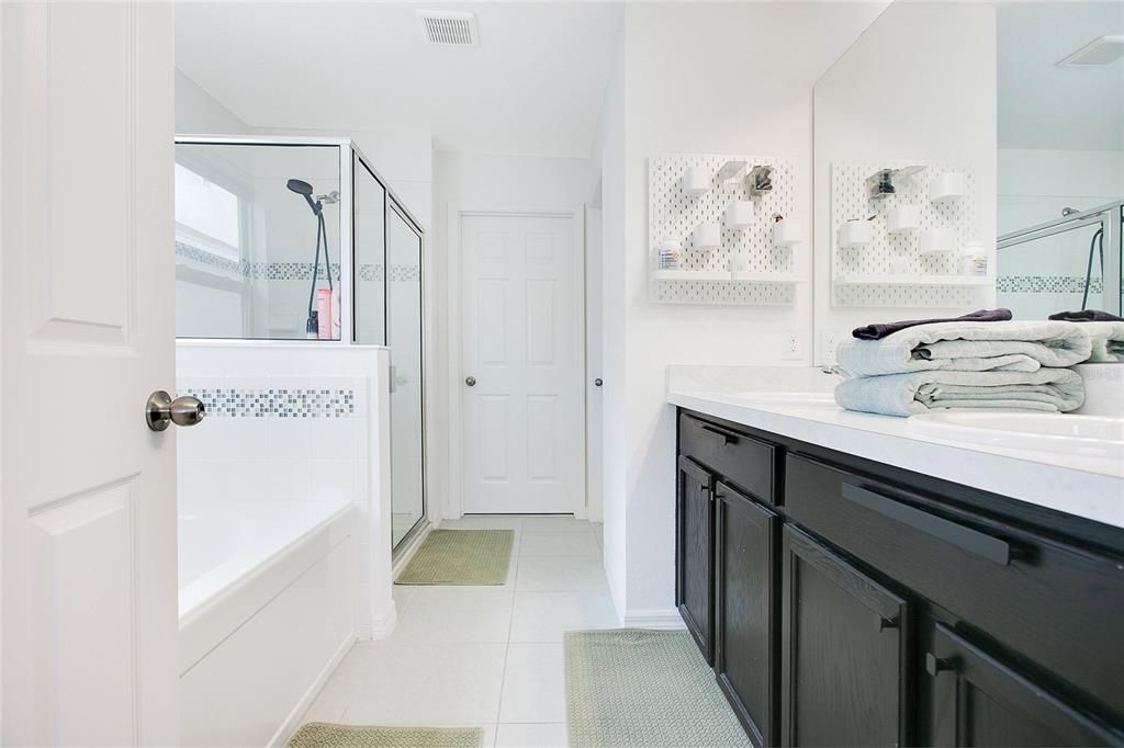 For Sale: $425,000 (4 beds, 2 baths, 2838 Square Feet)