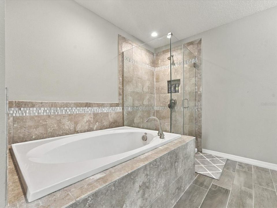 For Sale: $350,000 (3 beds, 2 baths, 2003 Square Feet)