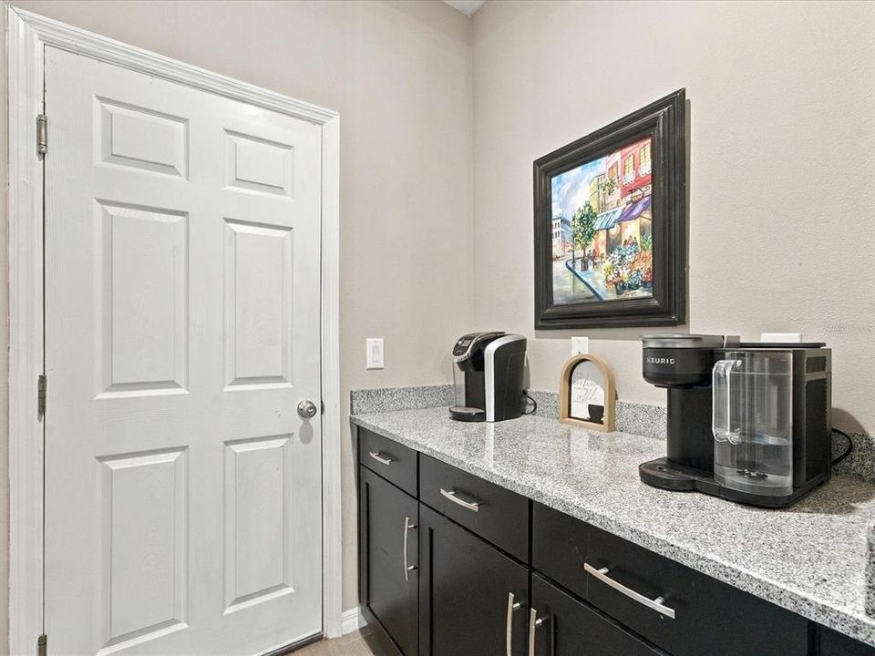 For Sale: $350,000 (3 beds, 2 baths, 2003 Square Feet)