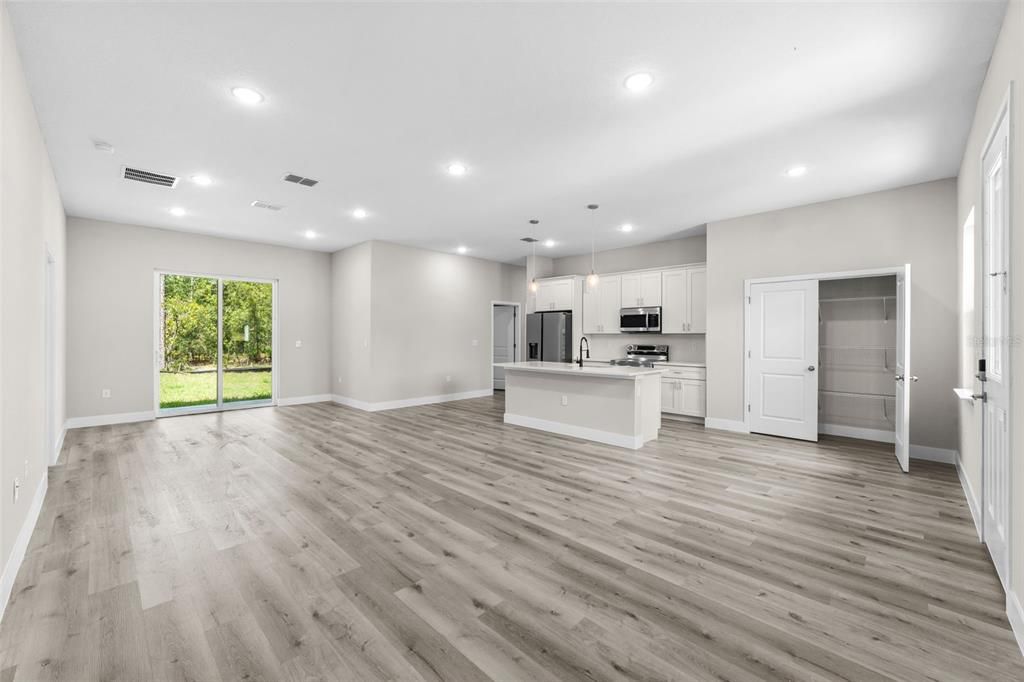 For Sale: $425,000 (4 beds, 2 baths, 1820 Square Feet)