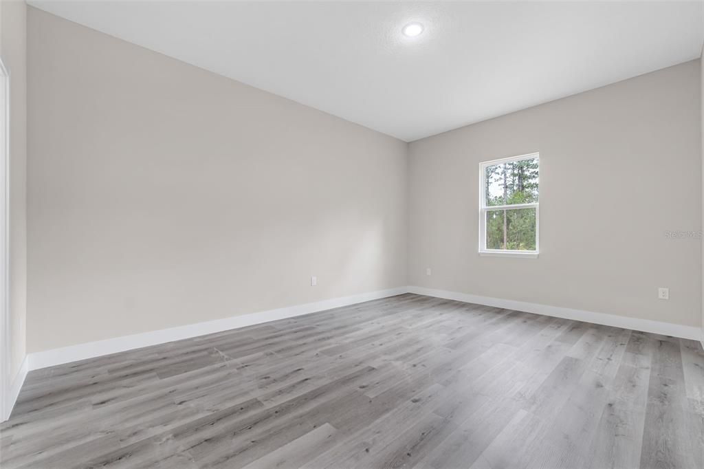 For Sale: $425,000 (4 beds, 2 baths, 1820 Square Feet)
